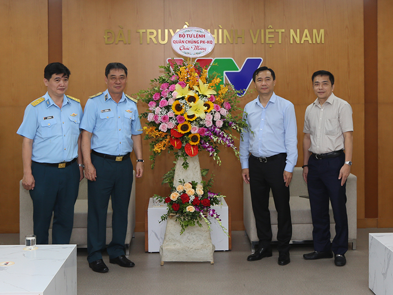 Quân chủng Phòng không - Không quân chúc mừng các cơ quan thông tấn, báo chí nhân kỷ niệm 97 năm Ngày Báo chí cách mạng Việt Nam 21-6