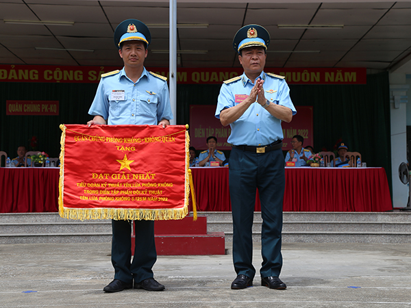 Quân chủng Phòng không-Không quân bế mạc Diễn tập phân đội kỹ thuật tên lửa phòng không S-125M