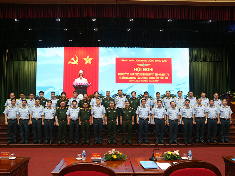 Đảng ủy Quân chủng Phòng không-Không quân tổng kết 15 năm thực hiện Nghị quyết 382-NQ/ĐUQSTW