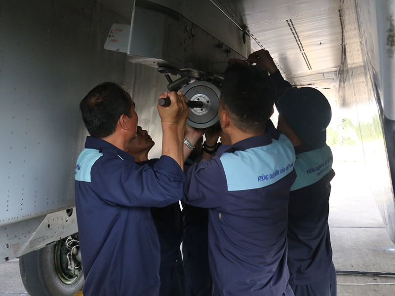 Sư đoàn 371 tổ chức bắn, ném, bom đạn thật năm 2022