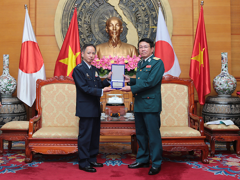 Tham mưu trưởng Lực lượng Tự vệ trên không Nhật Bản thăm và làm việc tại Quân chủng Phòng không - Không quân