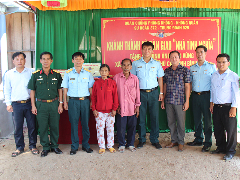 Trung đoàn 925 bàn giao “Nhà tình nghĩa” cho gia đình chính sách