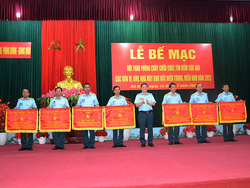 Quân chủng Phòng không - Không quân tổ chức Hội thao phòng cháy chữa cháy, tìm kiếm cứu nạn các đơn vị khu vực miền Trung và miền Nam