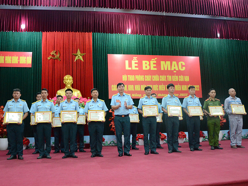 Quân chủng Phòng không - Không quân tổ chức Hội thao phòng cháy chữa cháy, tìm kiếm cứu nạn các đơn vị khu vực miền Trung và miền Nam