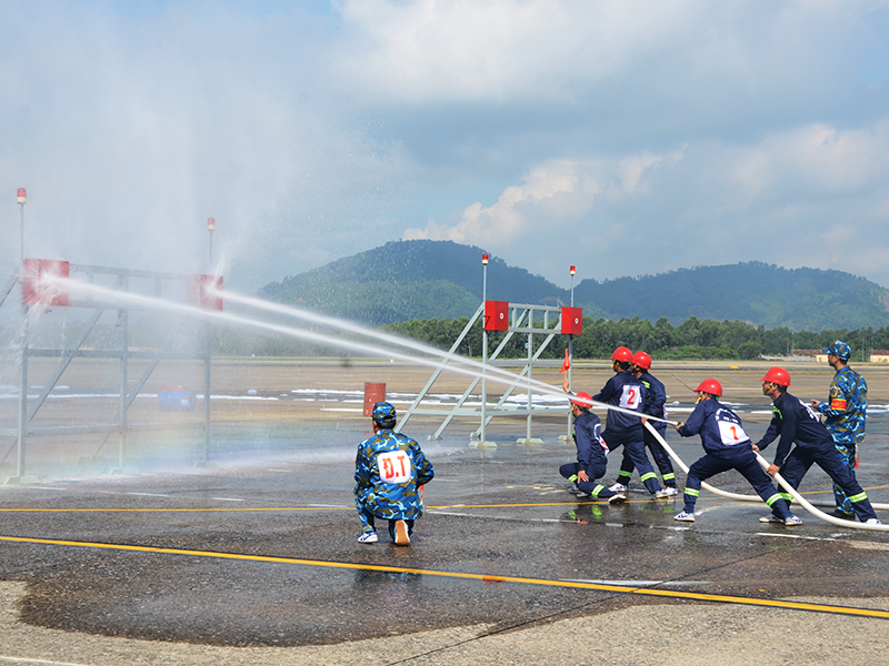 Quân chủng Phòng không - Không quân tổ chức Hội thao phòng cháy chữa cháy, tìm kiếm cứu nạn các đơn vị khu vực miền Trung và miền Nam