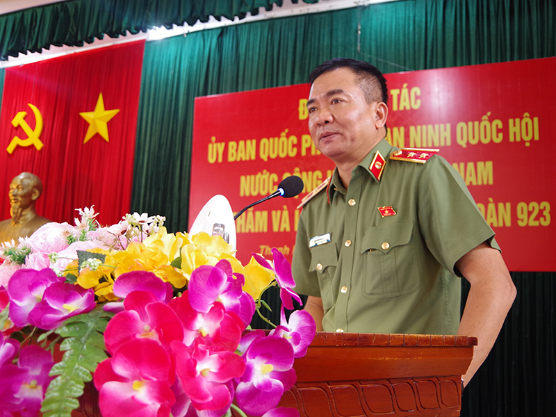 Ủy ban Quốc phòng và An ninh Quốc hội thăm và làm việc tại Trung đoàn Không quân 923