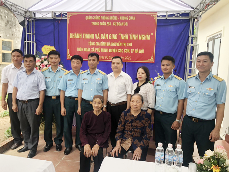 Trung đoàn 293 trao tặng “Nhà tình nghĩa” cho đối tượng chính sách