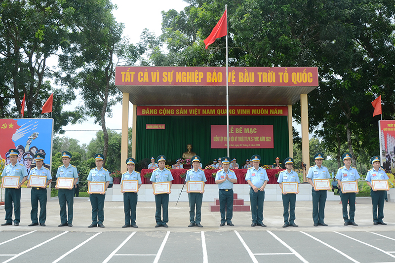 Quân chủng Phòng không-Không quân bế mạc Diễn tập phân đội kỹ thuật Tên lửa Phòng không S-75M3