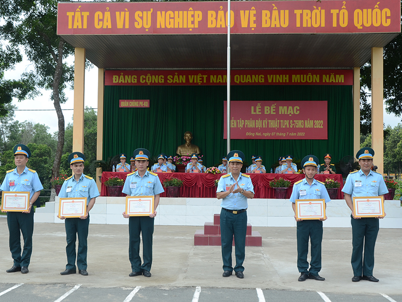 Quân chủng Phòng không-Không quân bế mạc Diễn tập phân đội kỹ thuật Tên lửa Phòng không S-75M3