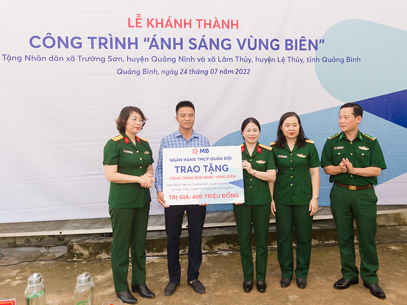 Đưa 'Ánh sáng vùng biên' tới đồng bào dân tộc thiểu số tỉnh Quảng Bình