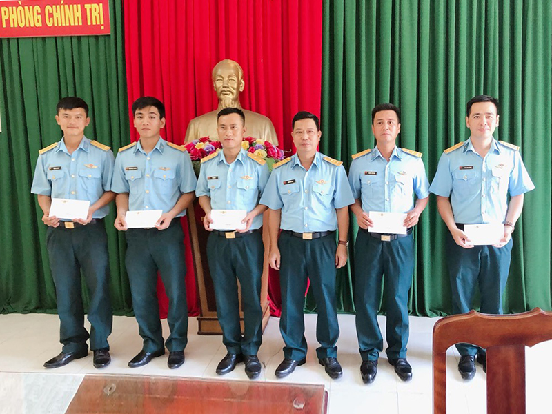 Quân chủng hỗ trợ các 323 trường hợp có hoàn cảnh gia đình đặc biệt khó khăn