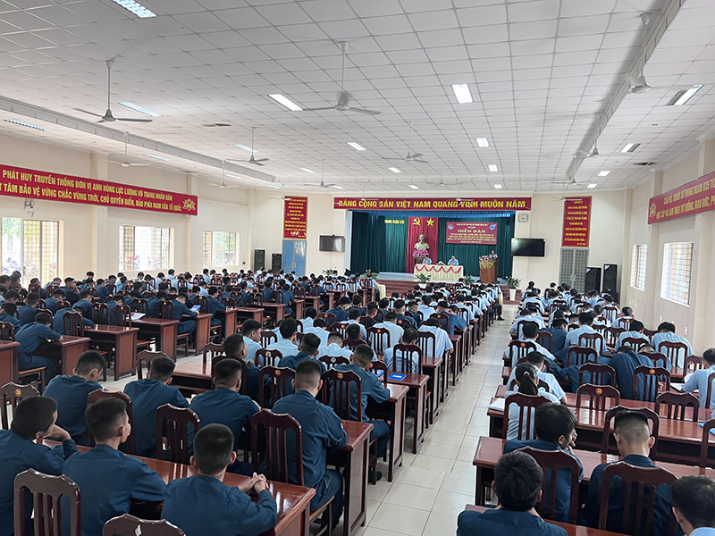 Cán bộ, đoàn viên, thanh niên, hội viên Phụ nữ Trung đoàn 935, xung kích thực hiện nghiêm nền nếp xây dựng chính quy, quản lý kỷ luật