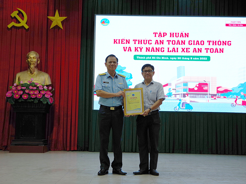 Sư đoàn 370 tập huấn kiến thức an toàn giao thông, tuyên truyền, phổ biến kỹ năng lái xe an toàn năm 2022