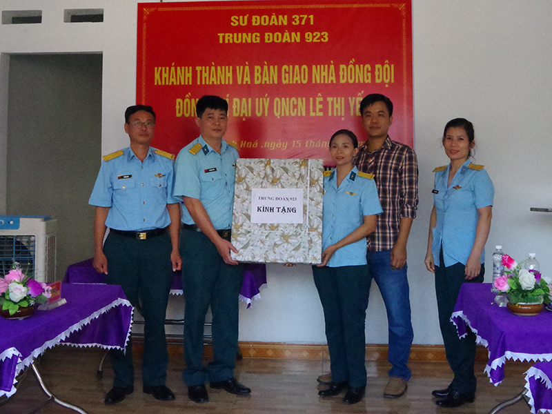 Trung đoàn 923 khánh thành và bàn giao nhà đồng đội cho quân nhân có hoàn cảnh khó khăn