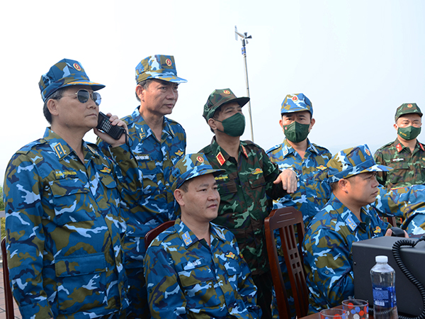 Sư đoàn 372 tổ chức bắn, ném bom, đạn thật mục tiêu mặt đất