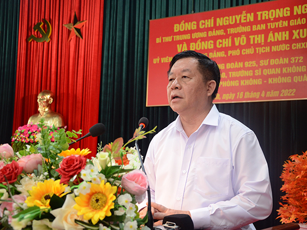Trưởng Ban Tuyên giáo Trung ương Nguyễn Trọng Nghĩa thăm Trung đoàn 925 và Trung đoàn 940