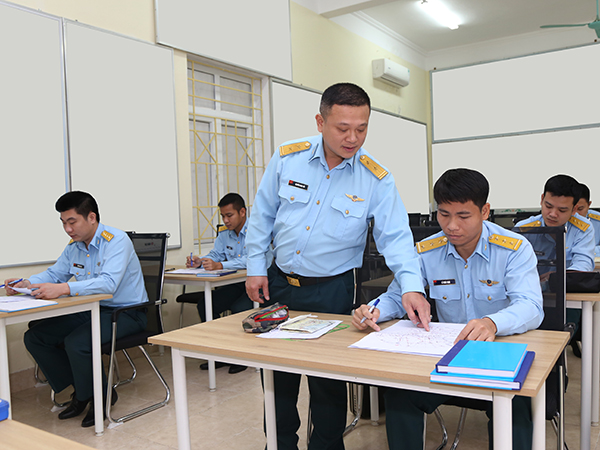 Huấn luyện bay hiệu quả ở Trung đoàn 921