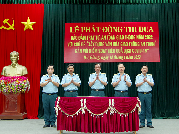 Sư đoàn 365 phát động thi đua “Xây dựng văn hóa giao thông an toàn gắn với kiểm soát hiệu quả dịch COVID-19”