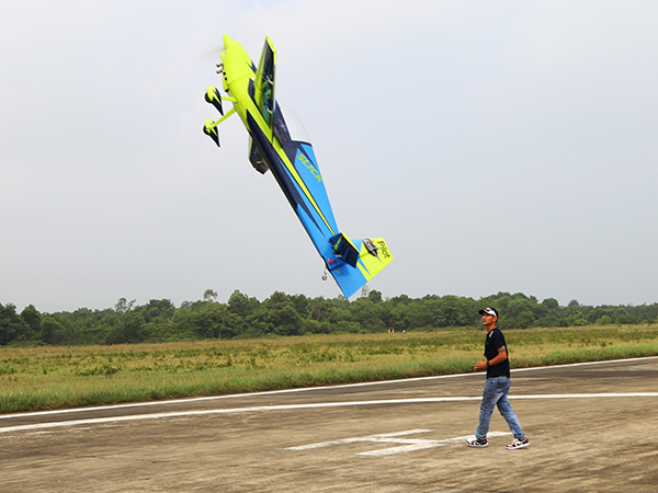 Câu lạc bộ Hàng không phía Bắc tổ chức cuộc thi bay biểu diễn và bay thi đấu mô hình hàng không