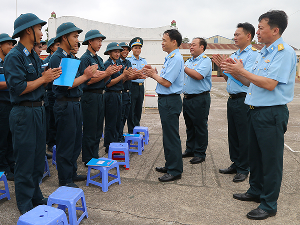 Quân chủng Phòng không - Không quân kiểm tra kết quả hoạt động công tác đảng, công tác chính trị các đơn vị trong Quân chủng