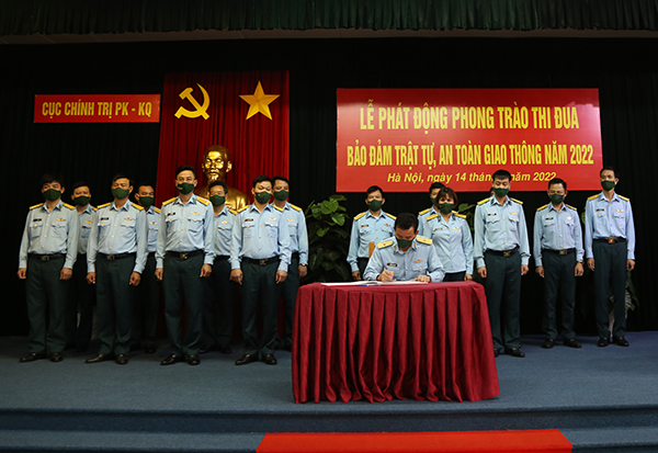 Cục Chính trị Quân chủng Phòng không - Không quân phát động Phong trào thi đua “Bảo đảm trật tự an toàn giao thông năm 2022”