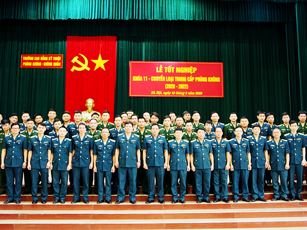 Trường Cao đẳng Kỹ thuật PK-KQ tổ chức Lễ tốt nghiệp khóa K11 - Chuyển loại trung cấp Phòng không