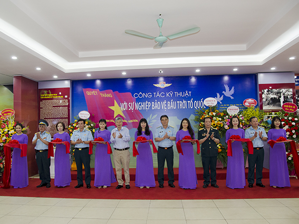 Quân chủng Phòng không- Không quân khai mạc Triển lãm “Công tác kỹ thuật với sự nghiệp bảo vệ bầu trời Tổ quốc”