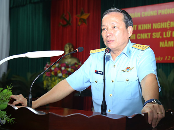 Quân chủng Phòng không - Không quân rút kinh nghiệm và trao thưởng Hội thi Chủ nhiệm kỹ thuật sư, lữ đoàn giỏi toàn quân năm 2022.