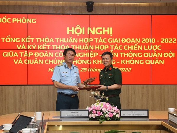 Quân chủng Phòng không - Không quân và Tập đoàn Công nghiệp - Viễn thông Quân đội tiếp tục đẩy mạnh hợp tác chiến lược