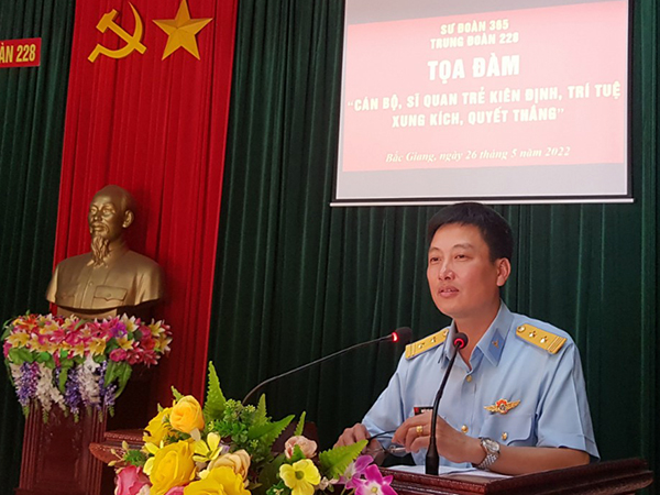 Đoàn cơ sở Trung đoàn 228 tổ chức Tọa đàm “Cán bộ, sĩ quan trẻ kiên định, trí tuệ, xung kích, quyết thắng”