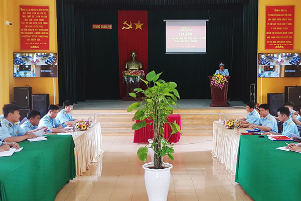 Đoàn cơ sở Trung đoàn 228 tổ chức Tọa đàm “Cán bộ, sĩ quan trẻ kiên định, trí tuệ, xung kích, quyết thắng”