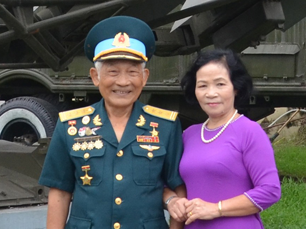 “Bông hồng” trên ngực áo anh hùng