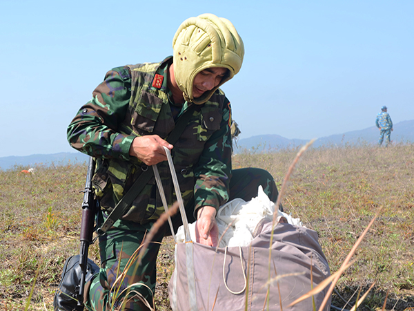 Sư đoàn 372 hoàn thành tốt đợt bay huấn luyện nhảy dù