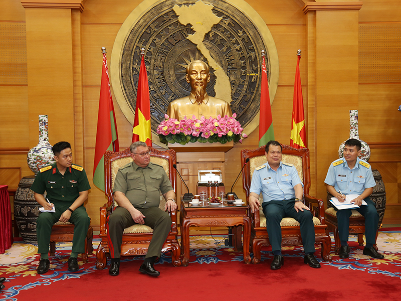 Đoàn Belaruts thăm Quân chủng PK-KQ