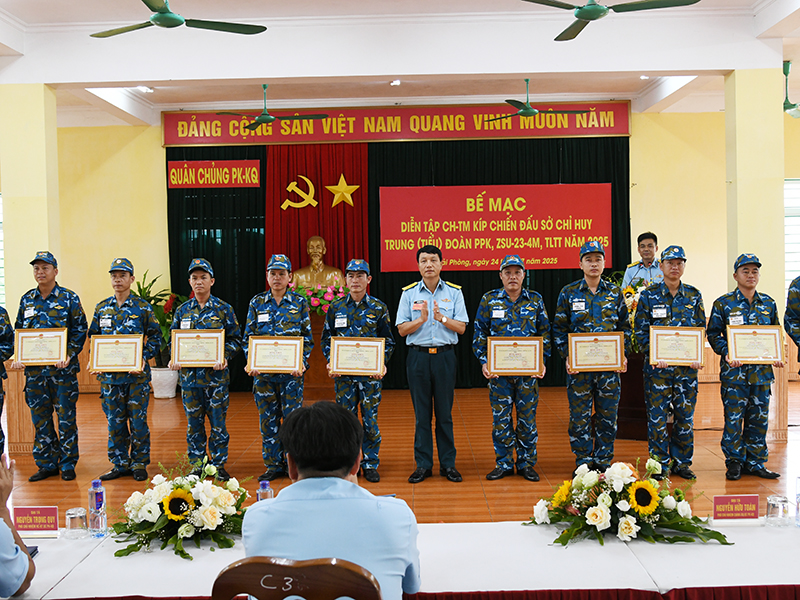 Bế mạc diễn tập chỉ huy tham mưu kíp chiến đấu sở chỉ huy Trung đoàn/ Tiểu đoàn Pháo phòng không, Zsu-23-4M, tên lửa tầm thấp năm 2025