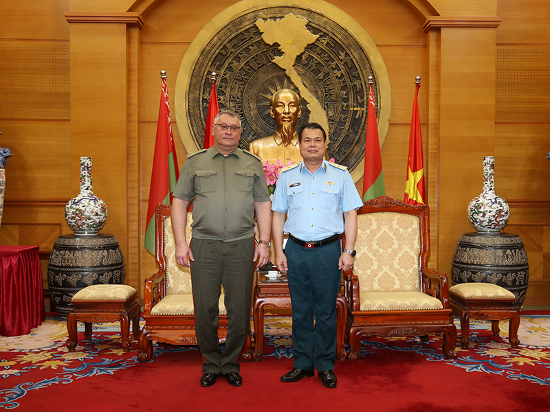 Đoàn Belaruts thăm Quân chủng PK-KQ