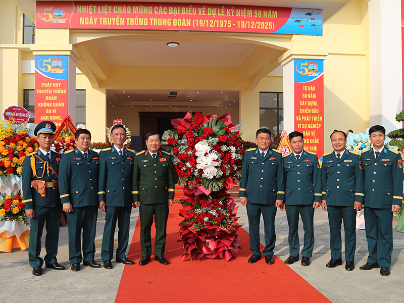 Trung đo&agrave;n 916 kỷ niệm 50 năm ng&agrave;y truyền thống v&agrave; đ&oacute;n nhận hu&acirc;n chương Bảo vệ Tổ quốc hạng 3