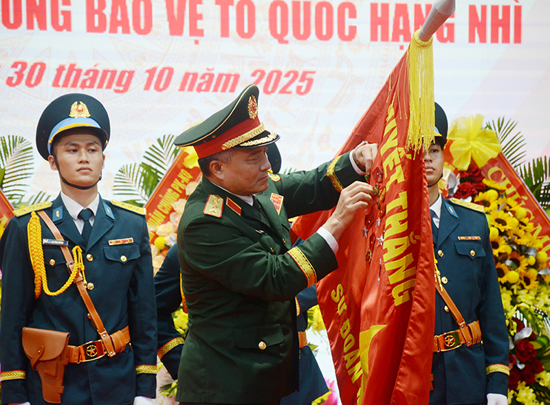 Sư đoàn 372 kỷ niệm 50 năm Ngày truyền thống và đón nhận Huân chương bảo vệ Tổ quốc hạng Nhì