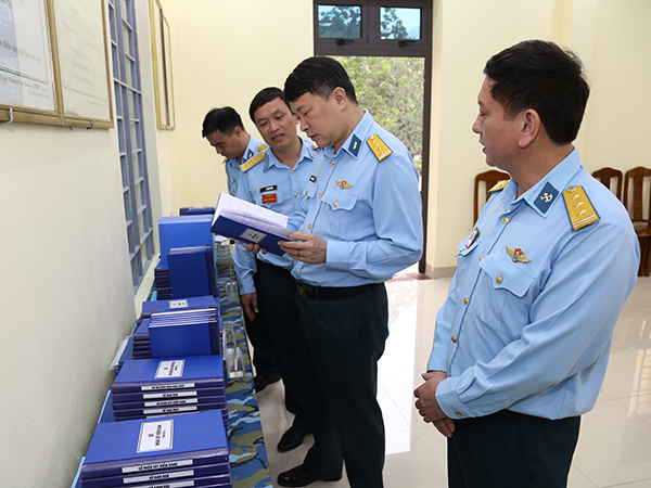Quân chủng Phòng không - Không quân kiểm tra công tác huấn luyện chiến sĩ mới tại Lữ đoàn 28