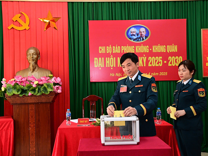 Chi bộ Báo Phòng không - Không quân tổ chức Đại hội nhiệm kỳ 2025-2030