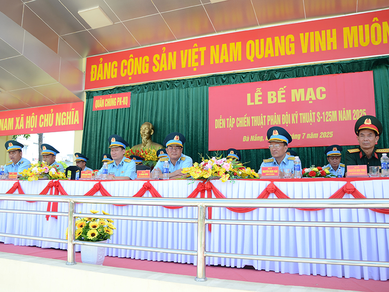 Quân chủng Phòng không - Không quân Bế mạc diễn tập chiến thuật phân đội kỹ thuật tên lửa phòng không S-125M
