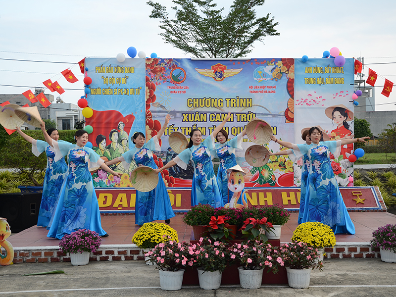 Trung đoàn 224 tổ chức Chương trình “Xuân canh trời - Tết thắm tình quân dân” mừng Xuân Ất Tỵ - 2025