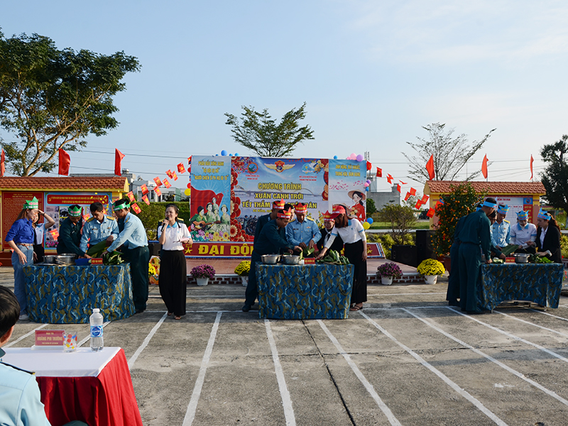 Trung đoàn 224 tổ chức Chương trình “Xuân canh trời - Tết thắm tình quân dân” mừng Xuân Ất Tỵ - 2025