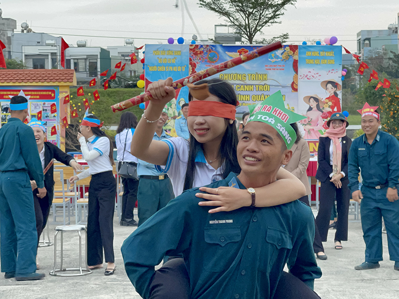 Trung đoàn 224 tổ chức Chương trình “Xuân canh trời - Tết thắm tình quân dân” mừng Xuân Ất Tỵ - 2025