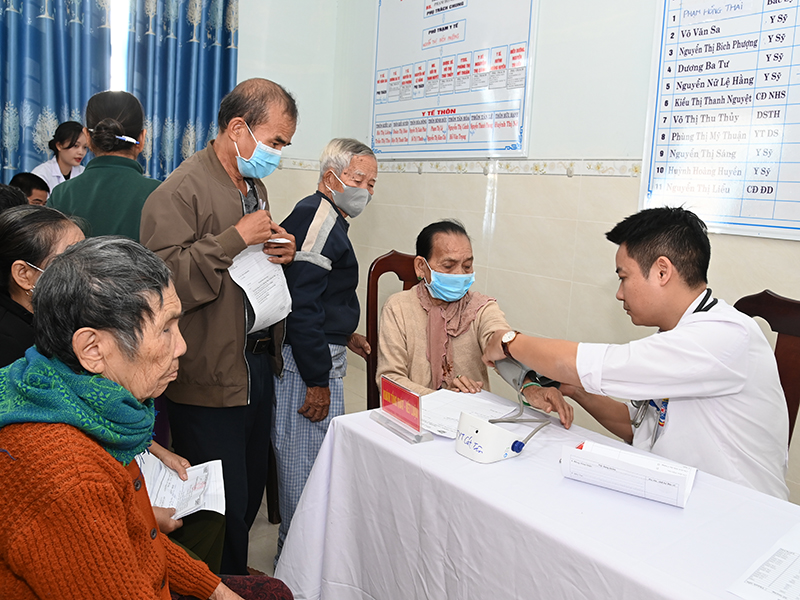 Nghĩa t&igrave;nh của người l&iacute;nh qu&acirc;n y Ph&ograve;ng kh&ocirc;ng - Kh&ocirc;ng qu&acirc;n