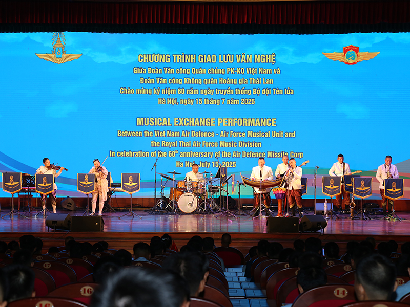 Đoàn Văn công Không quân Hoàng gia Thái Lan giao lưu, biểu diễn tại Quân chủng Phòng Không - Không Quân.