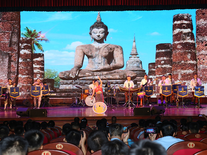 Đoàn Văn công Không quân Hoàng gia Thái Lan giao lưu, biểu diễn tại Quân chủng Phòng Không - Không Quân.