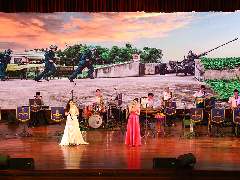 Đoàn Văn công Không quân Hoàng gia Thái Lan giao lưu, biểu diễn tại Quân chủng Phòng Không - Không Quân.