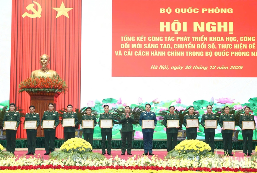 Bộ Quốc ph&ograve;ng tổng kết c&ocirc;ng t&aacute;c ph&aacute;t triển khoa học, c&ocirc;ng nghệ, đổi mới s&aacute;ng tạo, chuyển đổi số, thực hiện Đề &aacute;n 06 v&agrave; cải c&aacute;ch h&agrave;nh ch&iacute;nh trong Bộ Quốc ph&ograve;ng năm 2025.