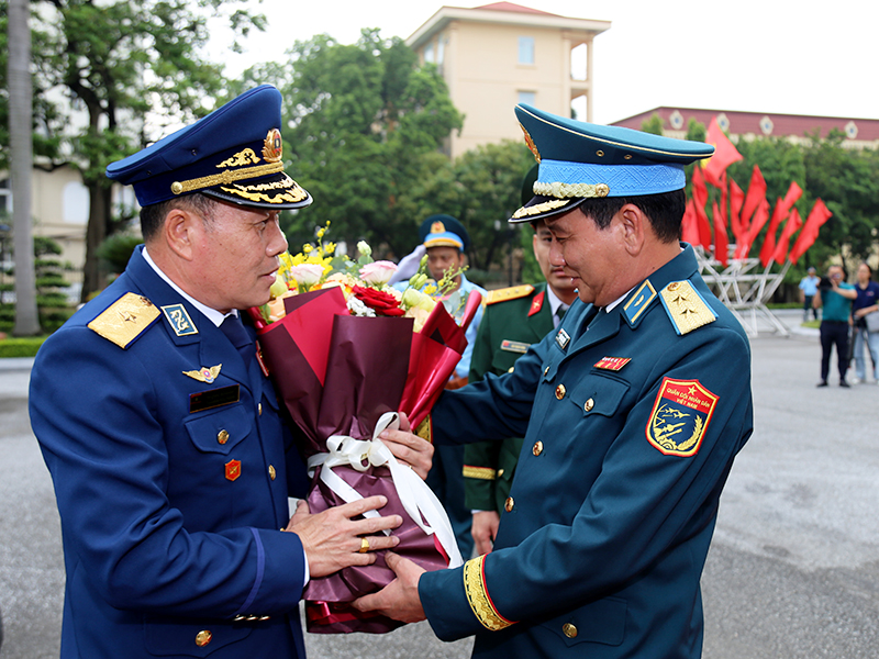 Chính uỷ Không quân nước Cộng hòa Dân chủ Nhân dân Lào thăm và làm việc tại Quân chủng Phòng không - Không quân
